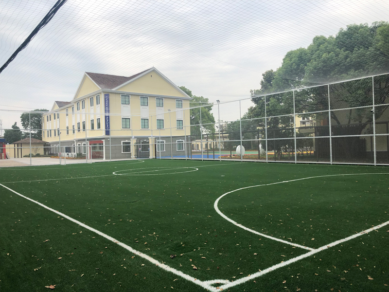 美高双语学校高中校区足球场